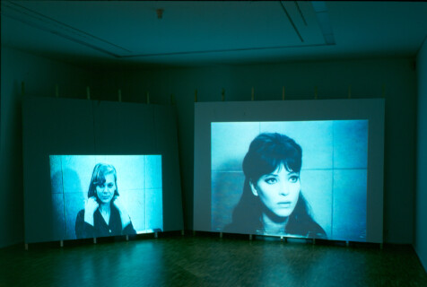 Ausstellungsansicht, Moving Images. Film – Reflexion in der Kunst, 1999, GfZK Leipzig, Foto: Hans-Christian Schink