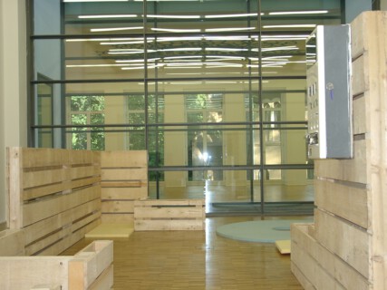 Ausstellungsansicht, Richard Hoeck: THE ADDITIONAL BEDROOM, 2000, GfZK Leipzig, Foto: Hans-Christian Schink