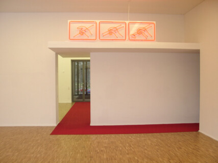 Ausstellungsansicht, Jun Yang: COMING HOME. Daily Structures of Life. Version D 00, 2001, GfZK Leipzig, Foto: Hans-Christian Schink
