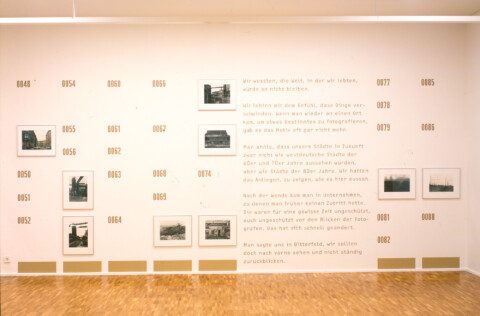 Ausstellungsansicht, EAST, 2002, GfZK Leipzig, Foto: Hans-Christian Schink
