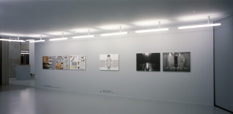 Ausstellungsansicht, Stjepan & Tanja Roš, Die Bosnische Chronik, 2004, GfZK Leipzig, Foto: Hans-Christian Schink