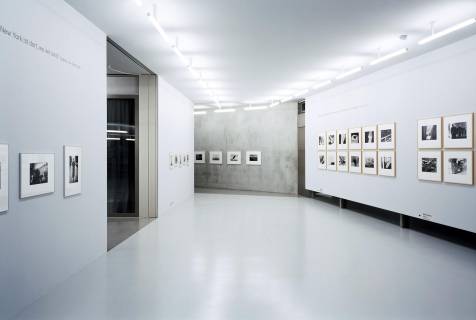 Ausstellungsansicht, Sibylle Bergemann, Maria Sewcz, Die fotografierte Stadt, 2005, GfZK Leipzig, Foto: Andreas Enrico Grunert