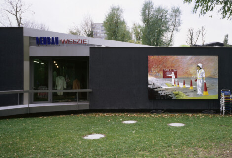 Ausstellungsansicht, Anna Meyer: SCHLECHTE MALERINNEN SIND BESSERE KÜNSTLER, 2006, GfZK Leipzig, Foto: Andreas Enrico Grunert