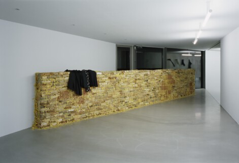 Ausstellungsansicht, Regine Müller-Waldeck: EMOTIONALE SICHERHEIT, 2006, GfZK Leipzig, Foto: Andreas Enrico Grunert
