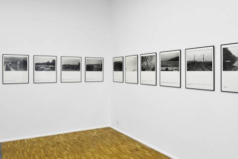 Seiichi Furuya: Staatsgrenze, 1981-83. Ausstellungsansicht. Foto: Sebastian Schröder