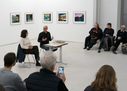 GfZK Ausstellungsbesuch in der Ausstellung von Matthias Hoch in der Galerie Jochen Hempel, Foto: Uwe Frauendorf