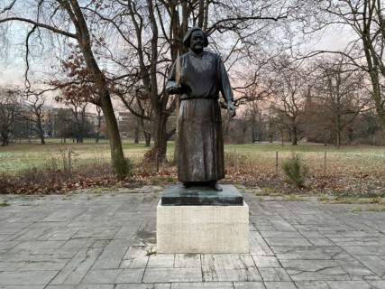 Denkmal der Frauenrechtlerlin Clara Zetkin (1857–1933) im Leipziger Johannapark, Walter Arnold, 1967 / Monument to the women’s rights activist Clara Zetkin (1857-1933) in Leipzig’s Johannapark, Walter Arnold, 1967