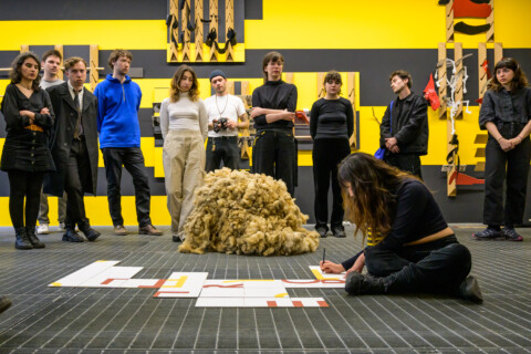Suse Weber, Performance Formel: Marionette mit Studierenden der Bauhaus-Universität Weimar, Foto: Alexandra Ivanciu